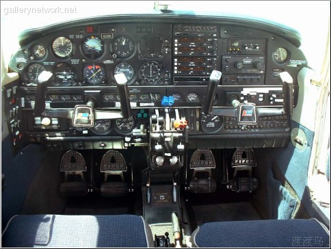 PA44 Seminole cockpit