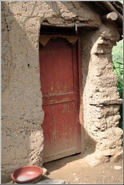 mud house red door
