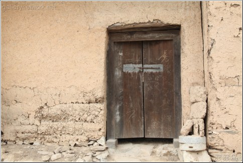 mud house door