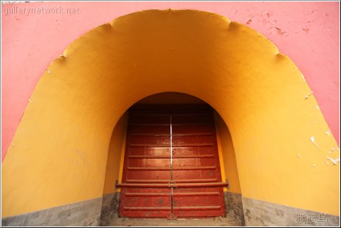 thick wall red gate