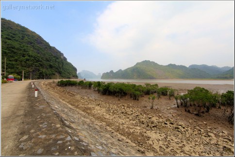 vietnam island road