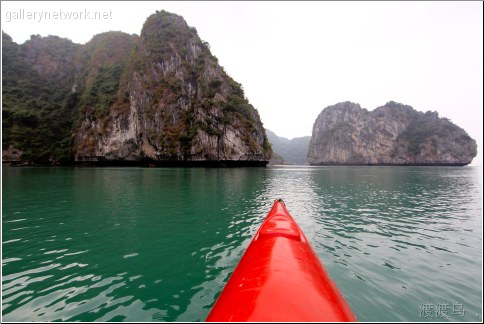 halong bay paddling