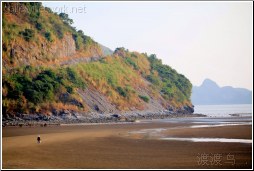 vietnam beach walk