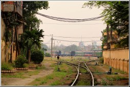 hanoi railroad tracks